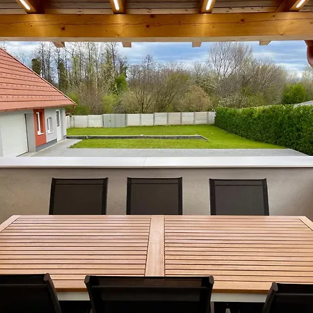 K71 Apartamento Fertőd